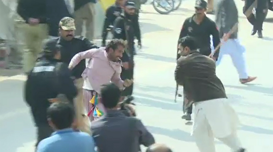 Police baton charge people protesting against Sukkur SSP