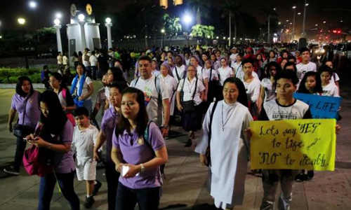 Thousands of Filipino Catholics march against death penalty, war on drugs
