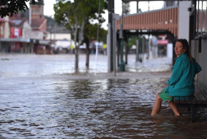 'People on rooftops' as Australians flee rising floodwaters