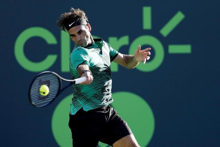 Federer in, Wawrinka out on mixed day for Swiss