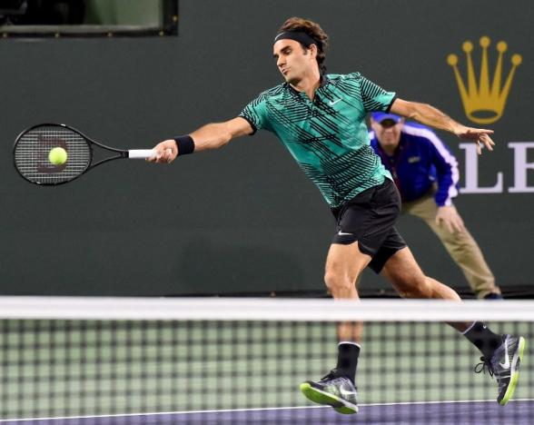 Federer, Nadal stay on course for desert showdown