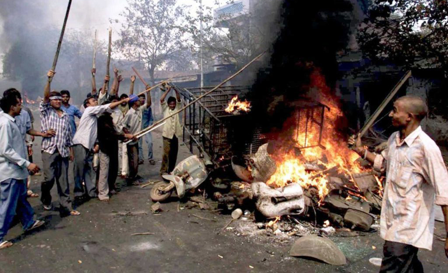 One dead, 14 injured as extremist Hindus ransack Muslim village in Gujarat