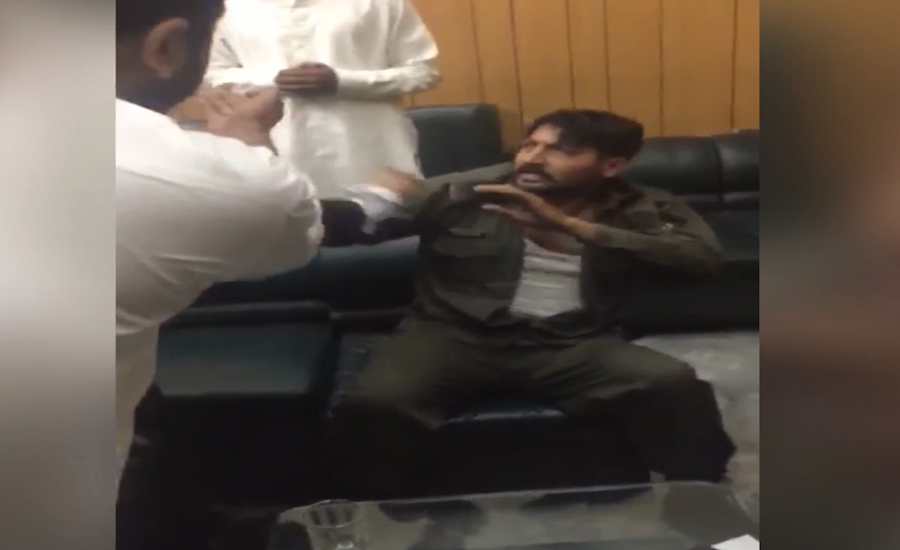 Lawyers beat two security guards in Faisalabad