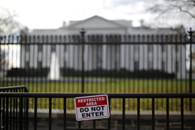 Man faces 10-year sentence after scaling White House fence