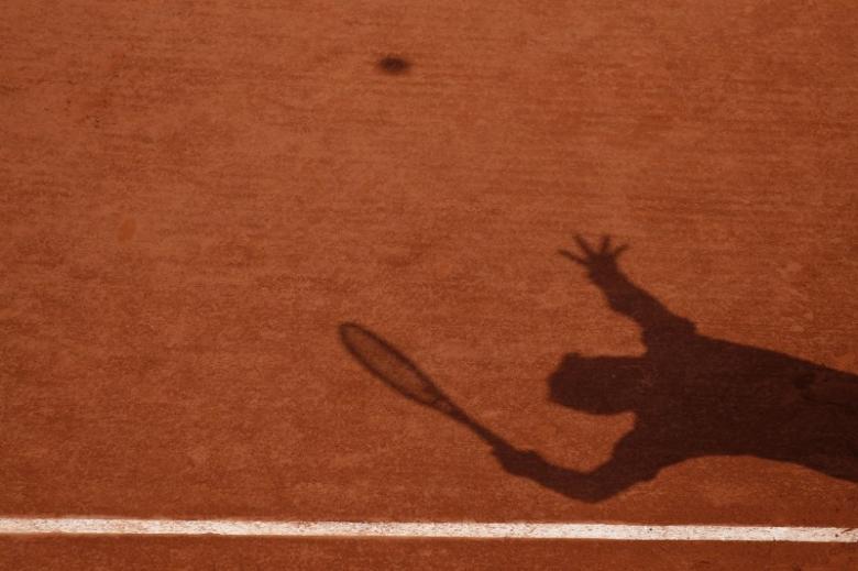 Frenchman Hamou kicked out of French Open after kissing journalist