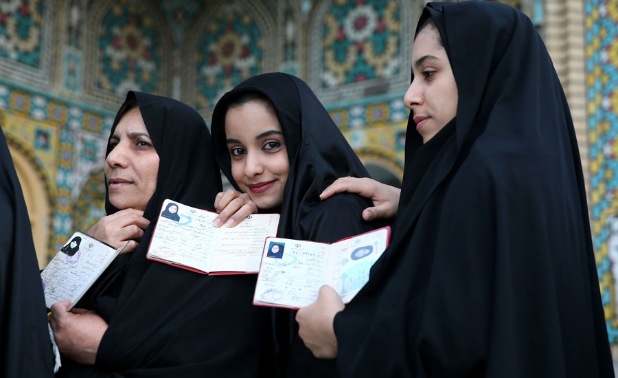 Long queues as Iranians start voting in presidential election