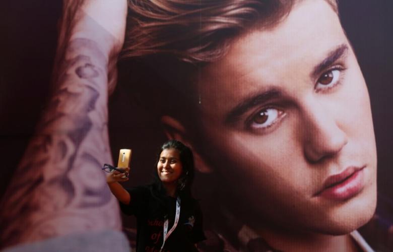 Fans beg Justin Bieber to cancel dates as fear grips pop's youth