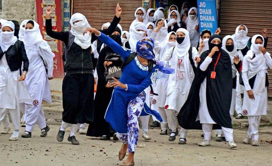 Clashes in Kashmir after Indian forces teargas protesting students