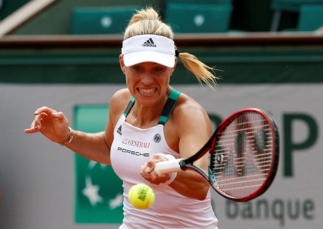 Kerber's season hits new low with French Open pummelling