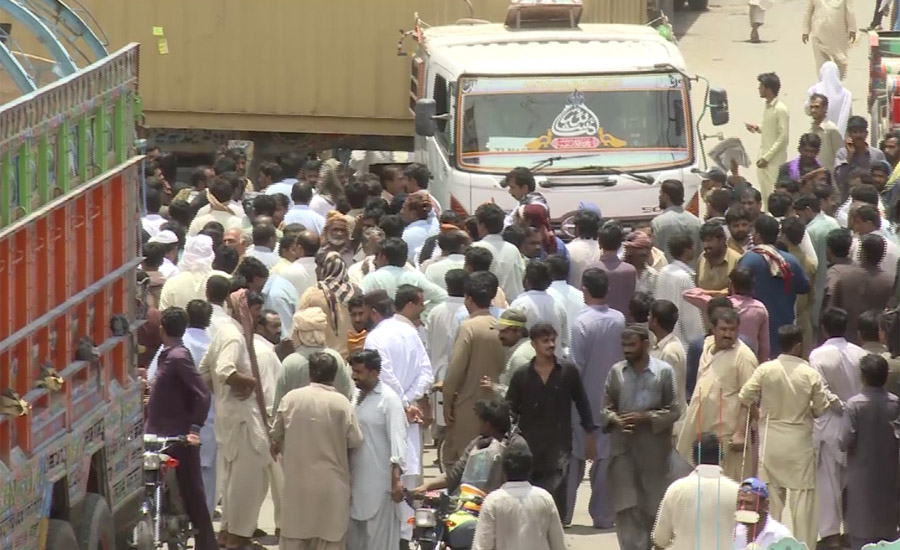 Goods transporters end 10-day strike after successful talks with Sindh govt