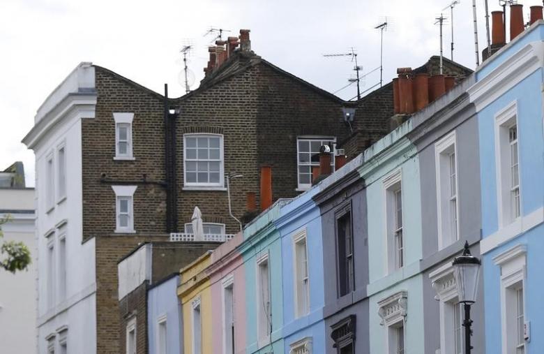 UK house price growth remains at near four-year low