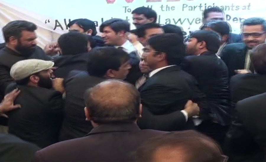 Lawyers divide into two factions over PM resignation demand