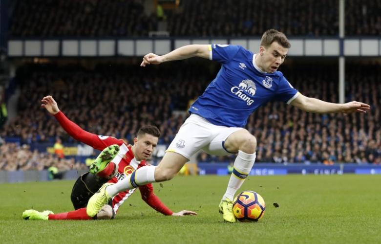 Injured Coleman signs five-year deal with Everton