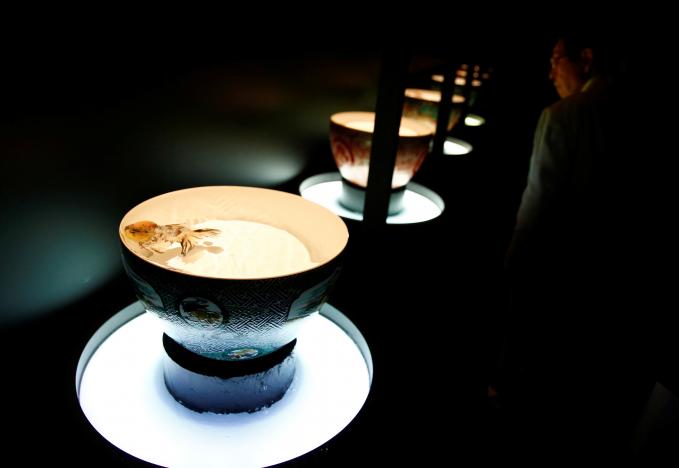 Thousands of goldfish bring Tokyo art exhibit to life