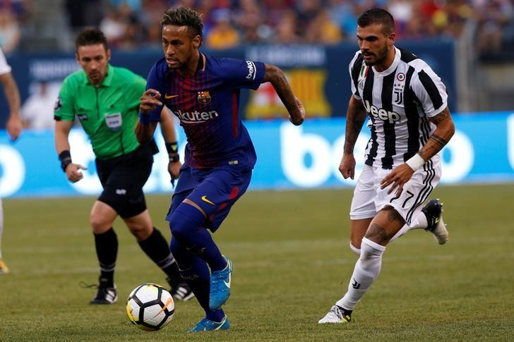 Neymar double gives Barcelona 2-1 win over Juventus