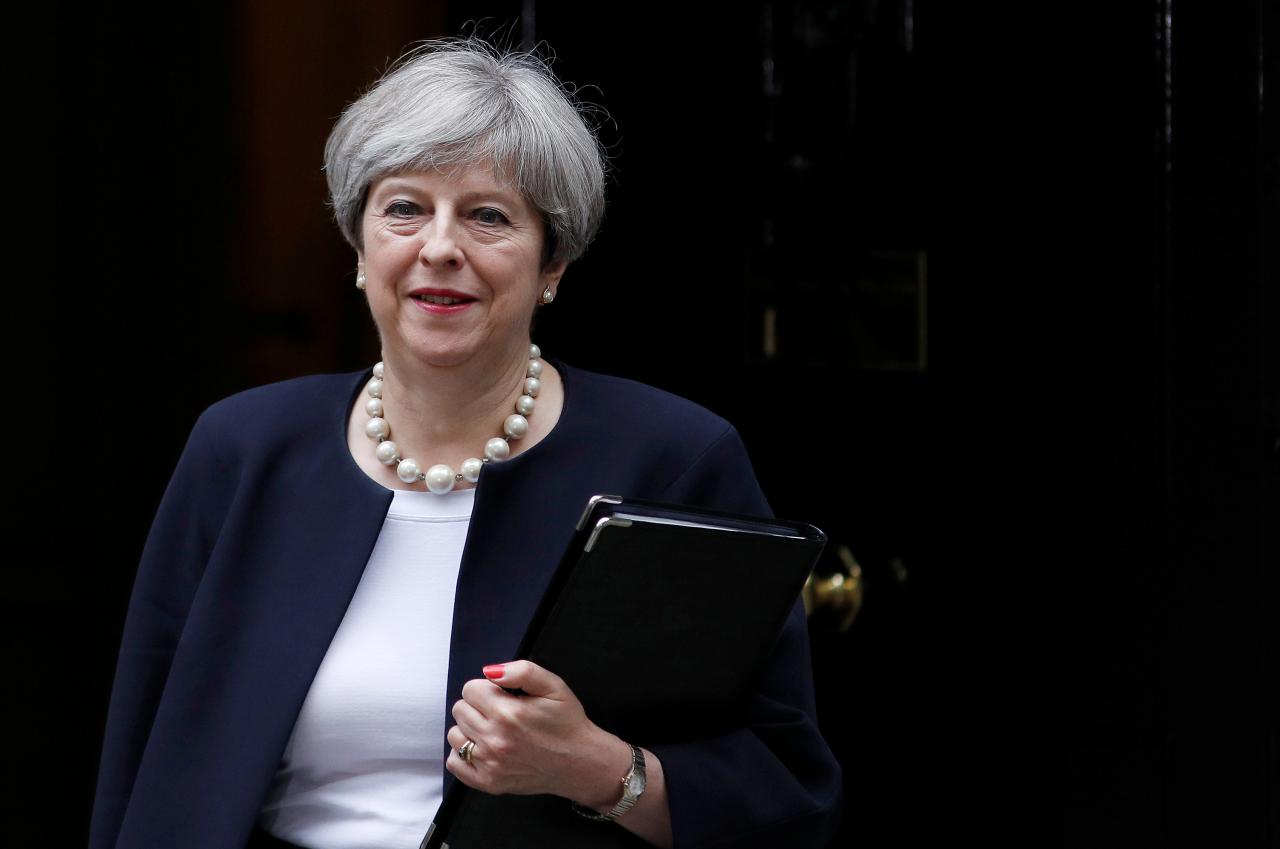 UK's May seeks to ease Brexit fears at new business council