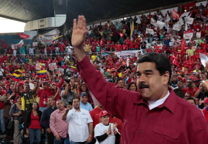 Phone calls, dismissal threats: Venezuela pressures state workers to vote