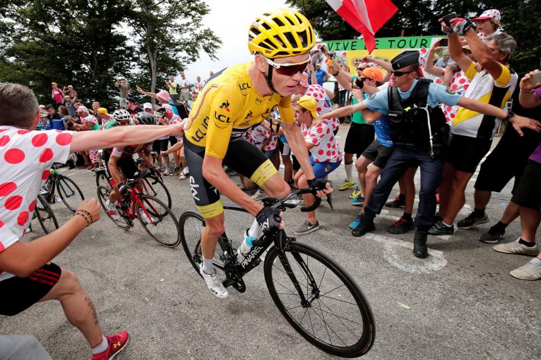Cycling: Cracks appear in Sky's armour but Froome still in control