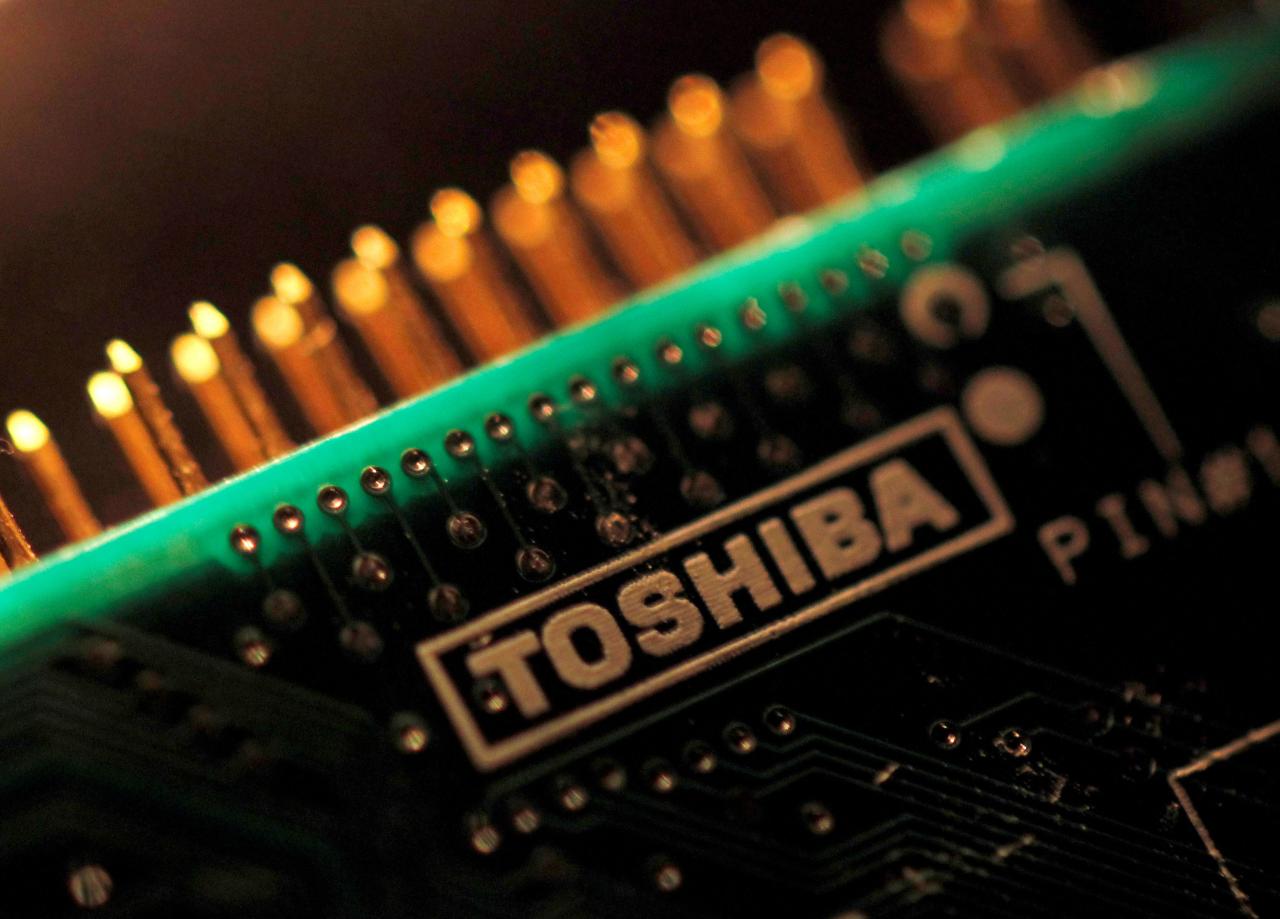Western Digital to seek injunction to block Toshiba's $18 billion chip unit sale