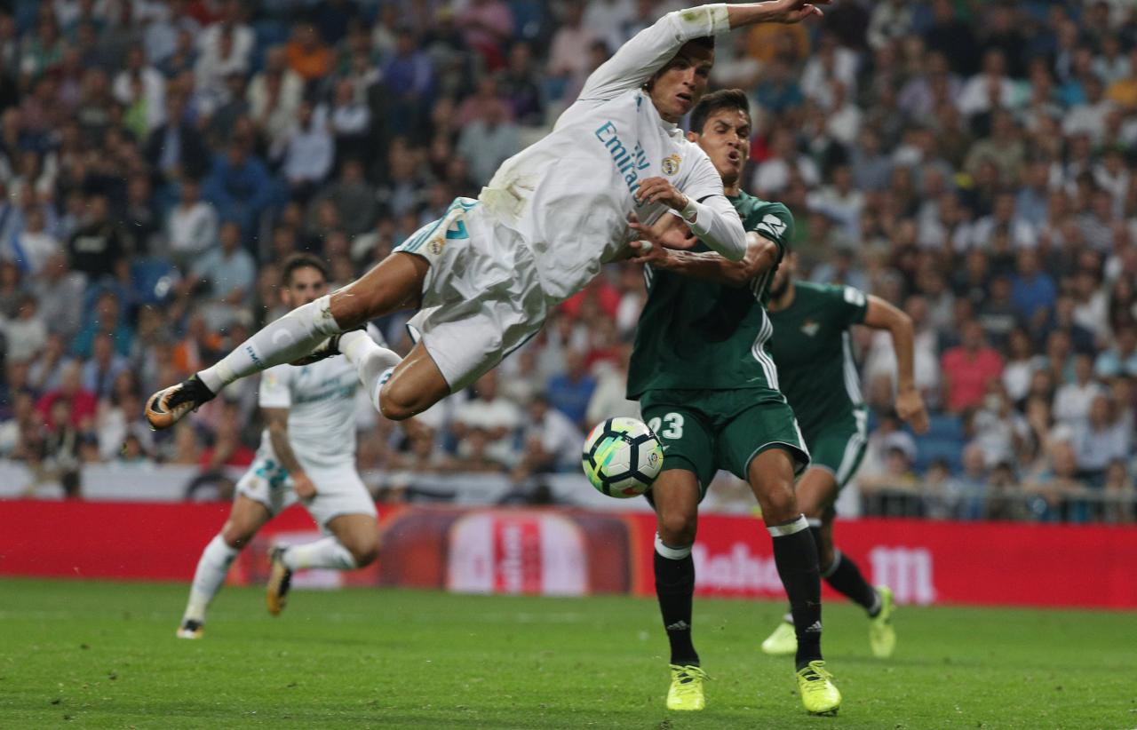 Real Madrid stunned by last-gasp Sanabria header for Betis