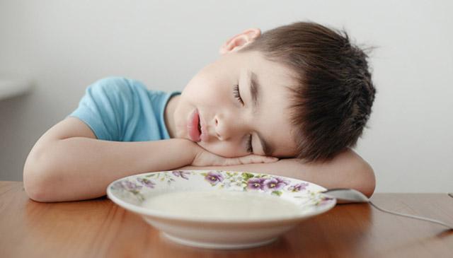 Too little sleep tied to weight gain in kids