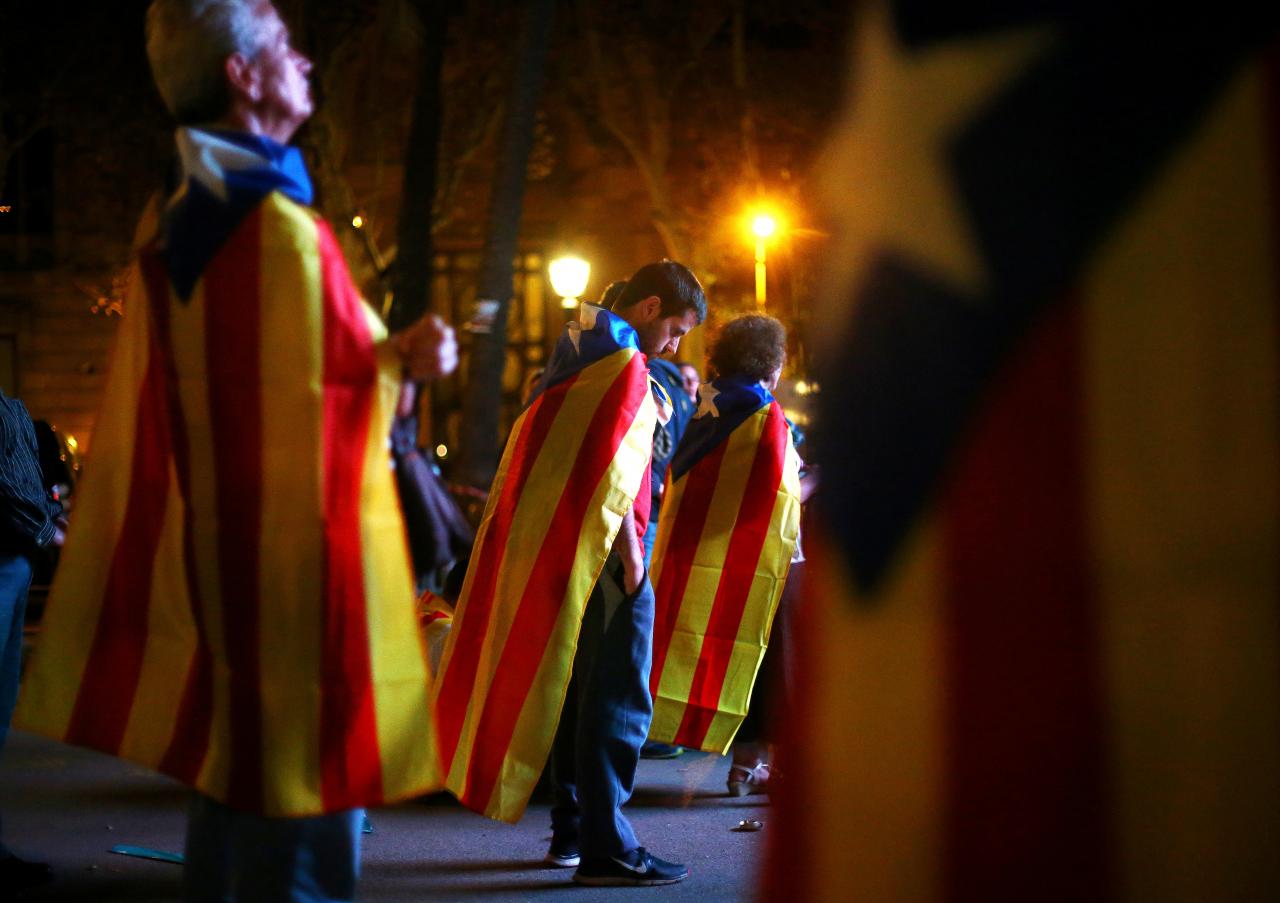 Catalonia baulks at formal independence declaration to allow talks