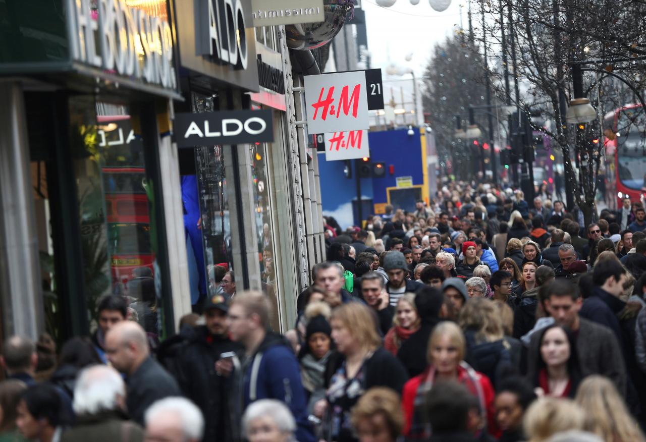 UK consumer spending spikes up in Sept, but trend gloomy: Visa