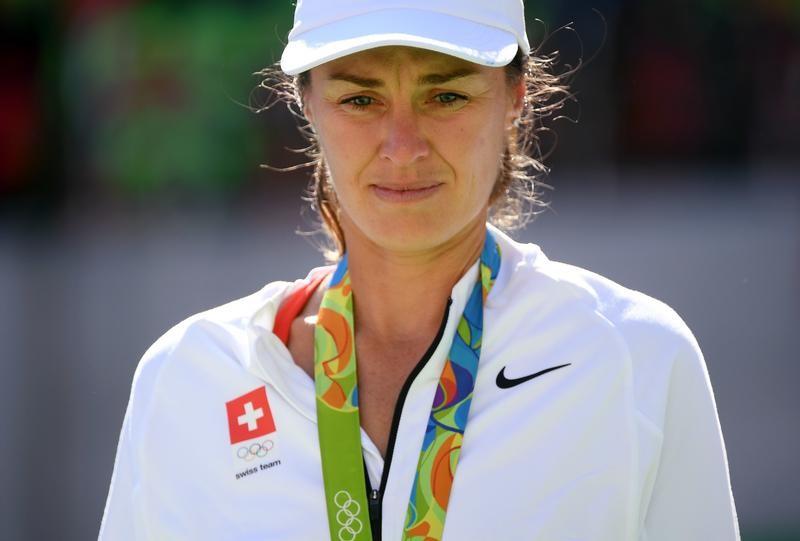 Swiss great Hingis announces retirement