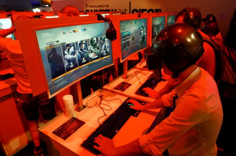 China unlikely to grant licenses for world's hottest video game