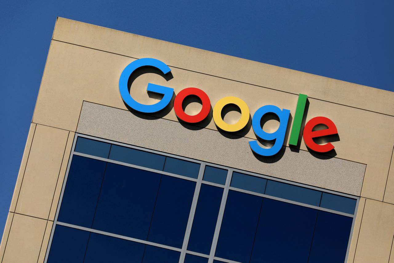 Google relaxes rules on free news stories, plans subscription tools