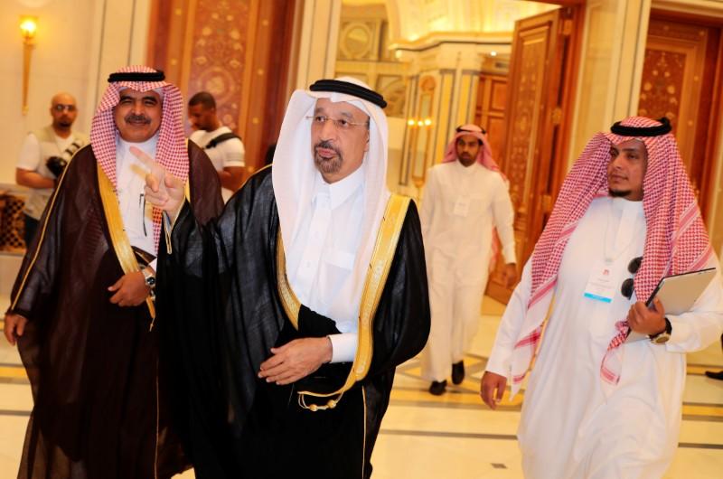 Saudi determined to end oil glut, sees smooth exit for OPEC pact