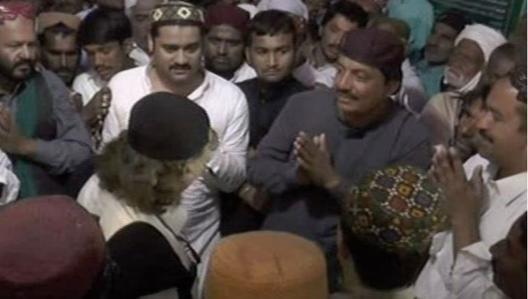 Shah Mahmood’s brother slaps devotee in Multan