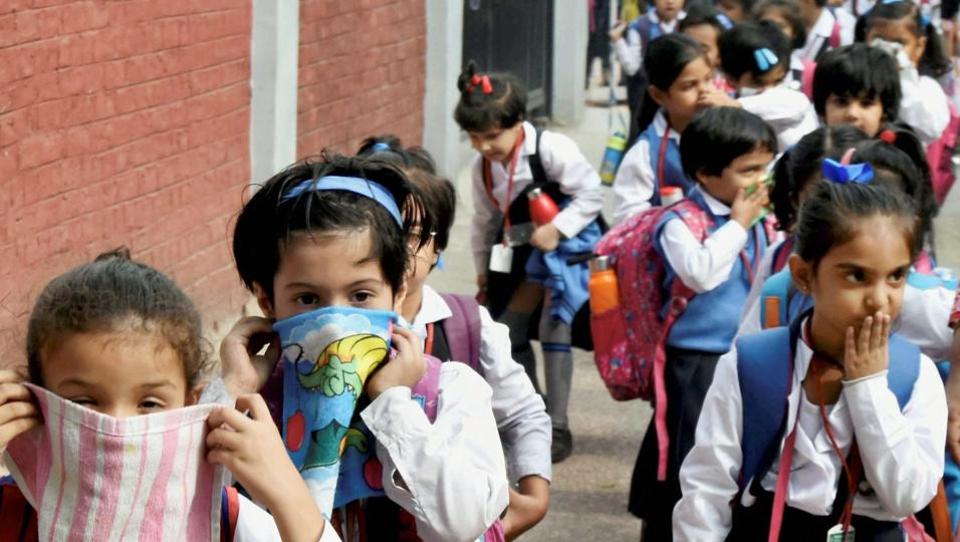 Schools shut as toxic smog hits Delhi