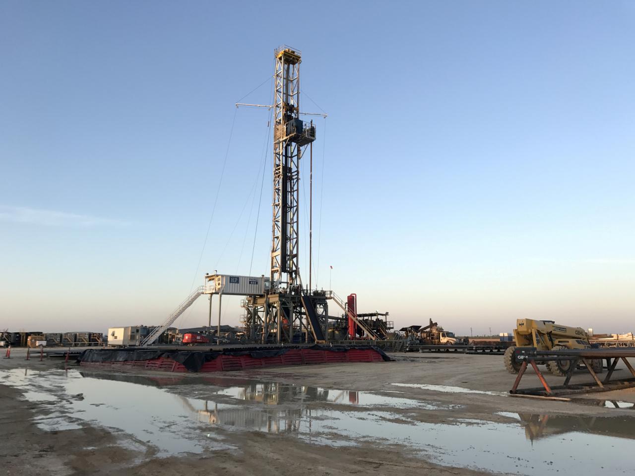 Pressured for profit, oil majors bet big on shale technology