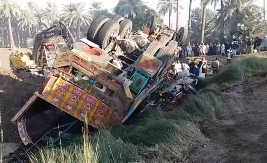 20 killed as coal-laden truck topples over passenger van in Khairpur