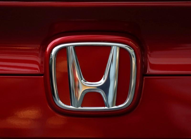Honda recalling 900,000 minivans because seats may tip forward