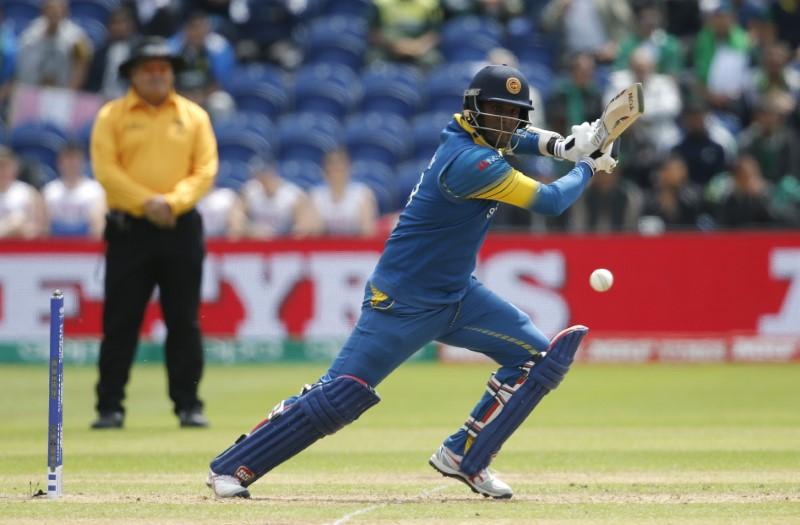 Sri Lanka eye first innings lead against India