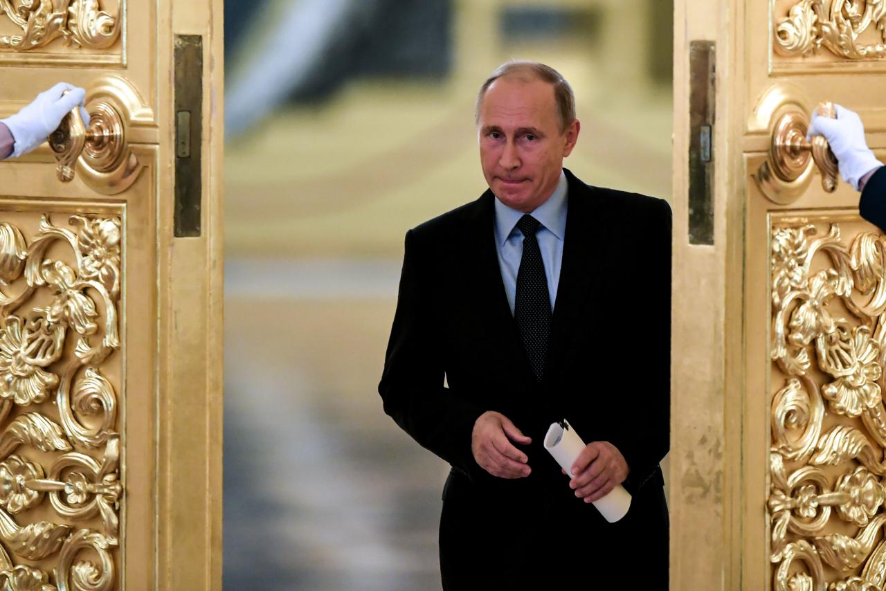 Russia's Putin arrives in Iran to discuss Syria, nuclear deal