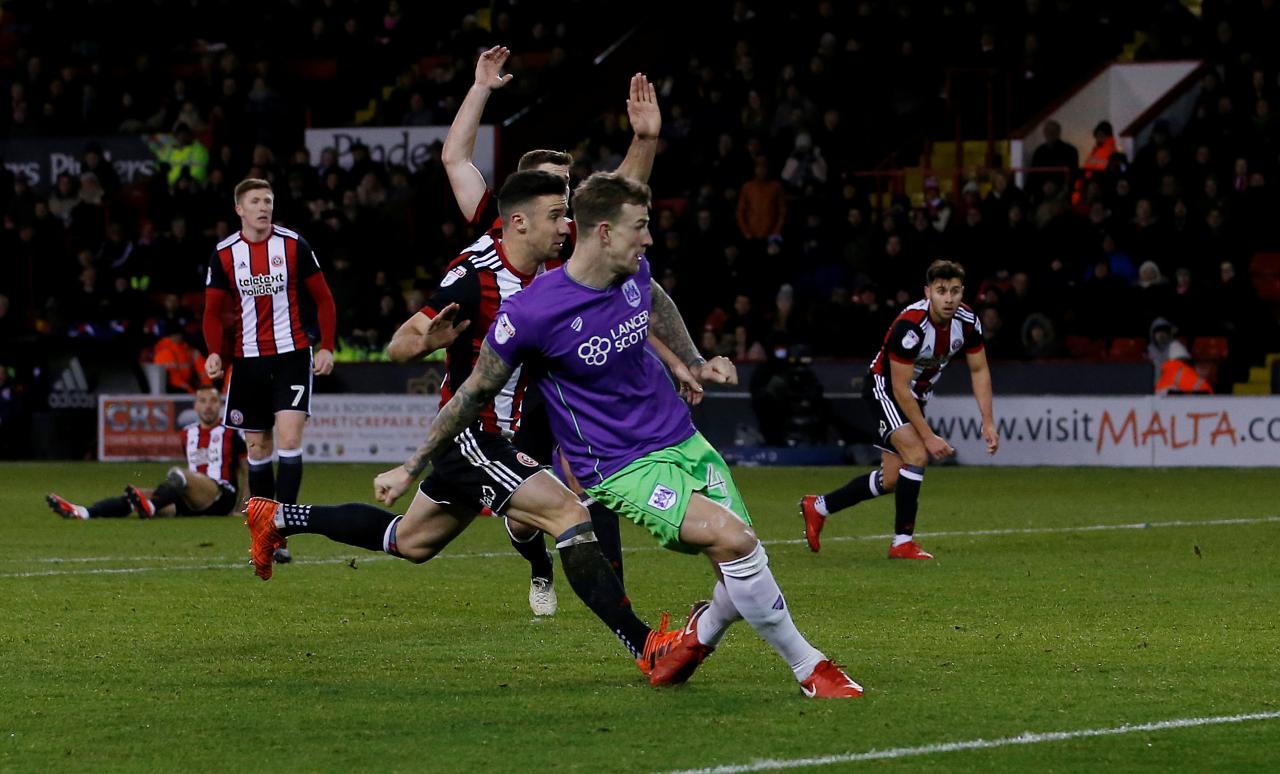 Bristol City snatch late winner to maintain promotion push