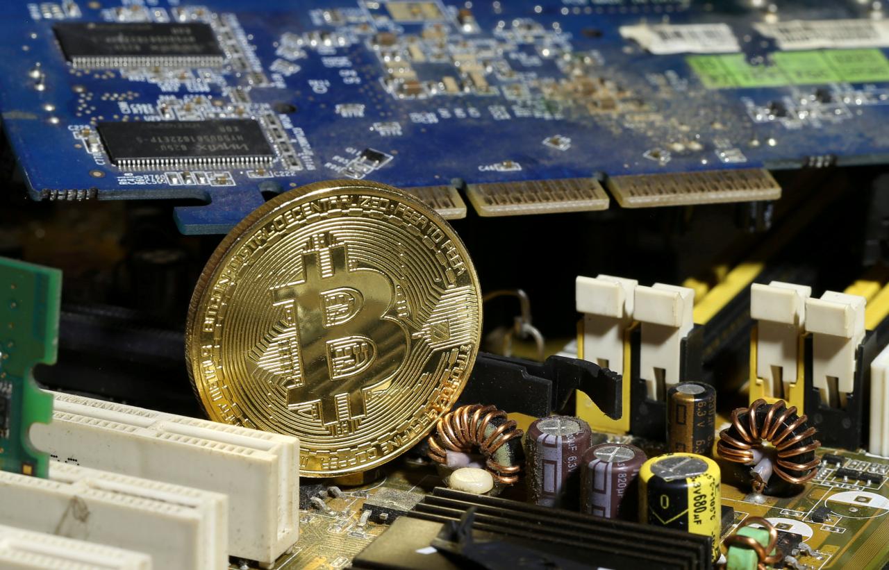Bitcoin rises above $14,000 on Bitstamp to record high