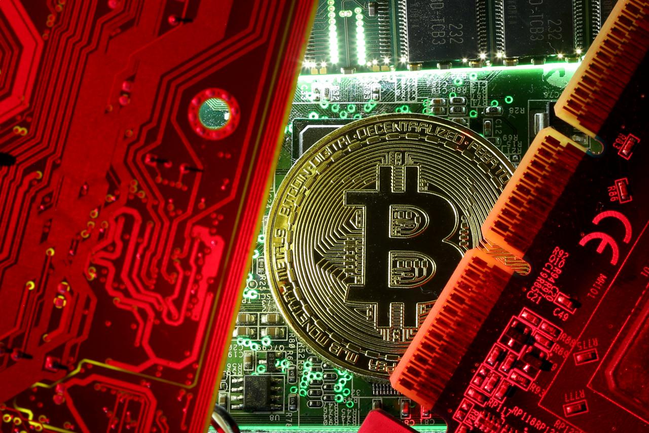 Bitcoin falls to four-month low in persistent bearish trend