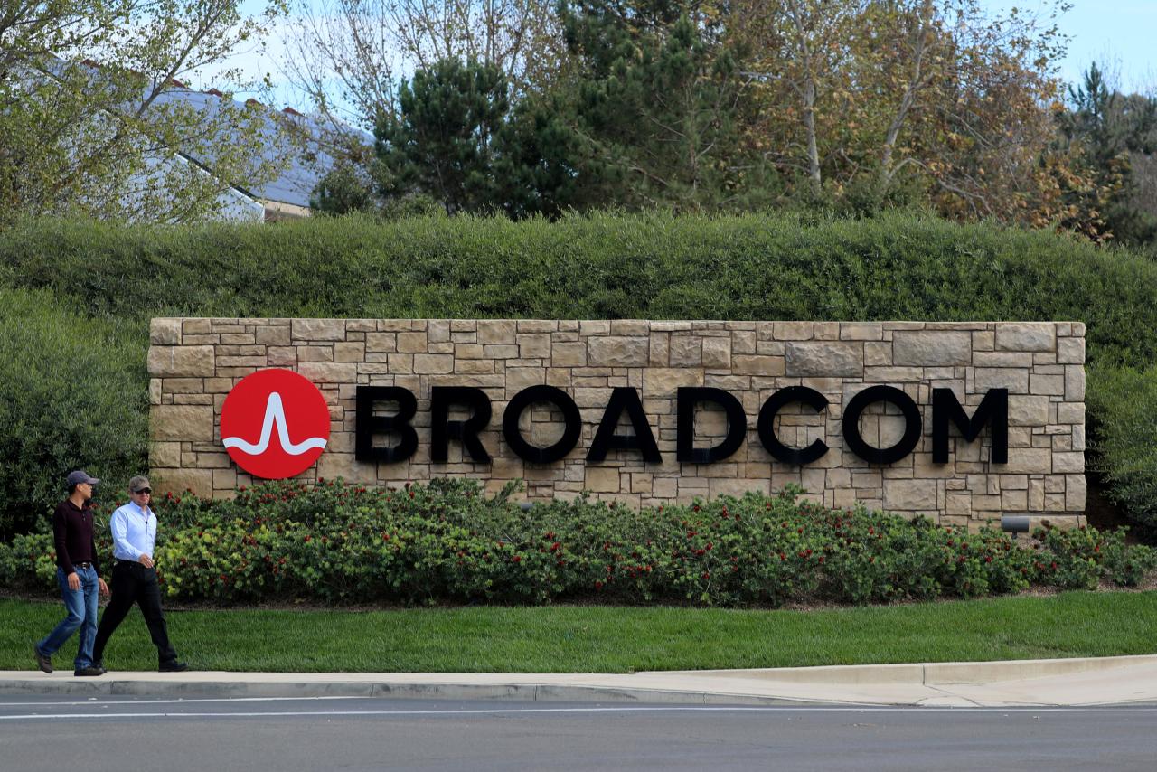 Broadcom set to unveil challenge to Qualcomm's board