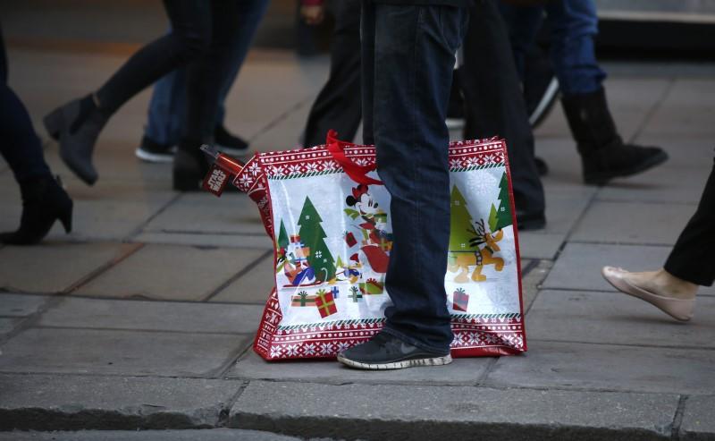 UK consumers cut spending in run-up to Christmas: Visa