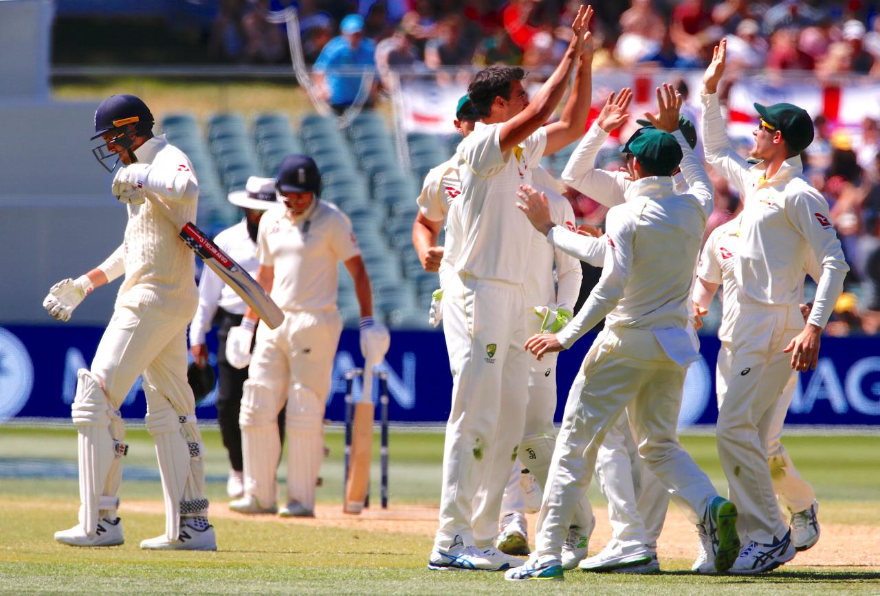 England on the brink at WACA house of pain