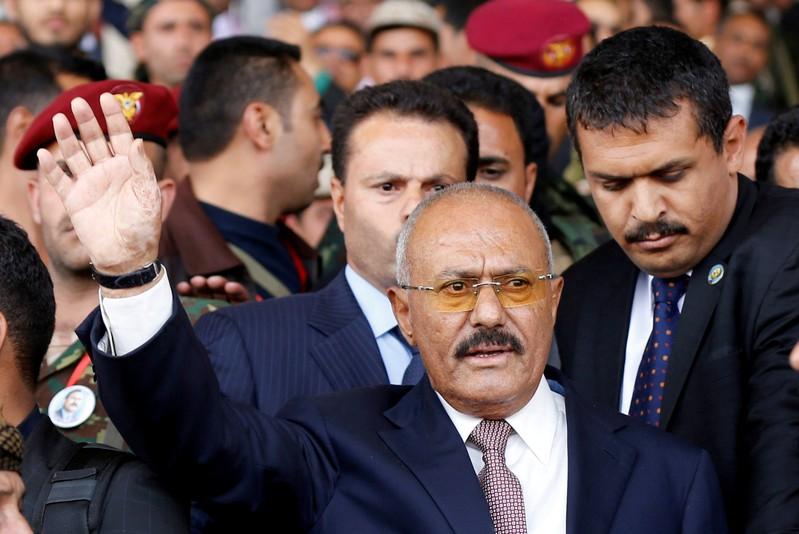 Yemen's Saleh buried in Sanaa with handful of relatives present