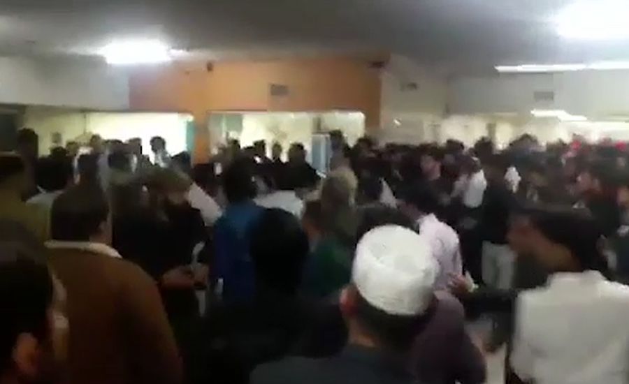 Paramedics, doctors scuffle at Sheikh Zayed Hospital