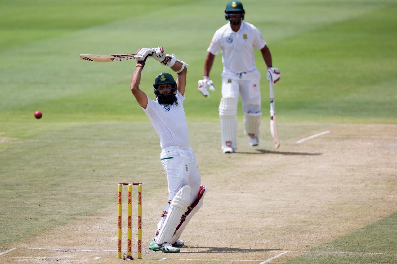 Amla makes lone stand as South Africa close in on India total