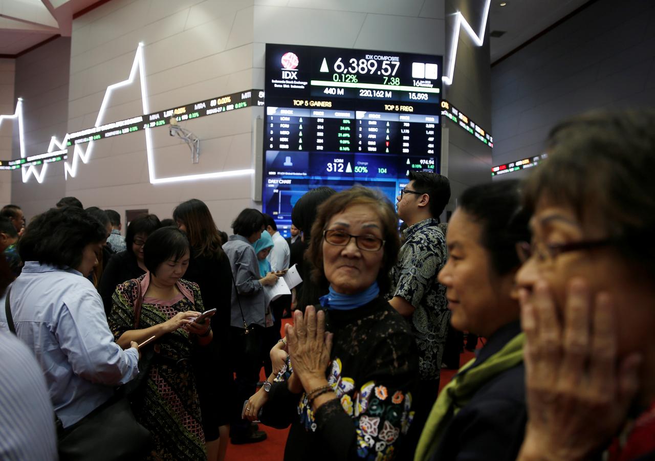 Asia stocks back from the brink as Wall St. rallies