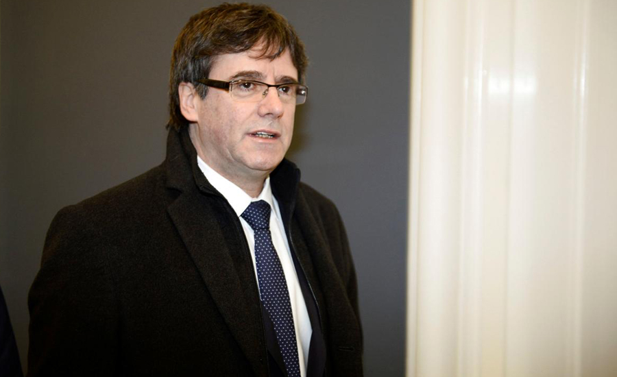 Catalan separatist leader stays vague on possible return, Spain on alert