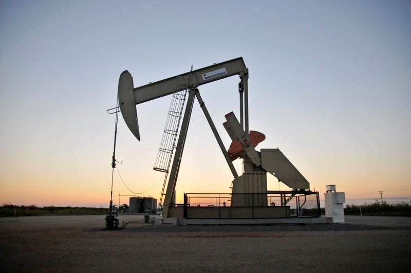 Oil prices fall over 1 percent on recovery in US output